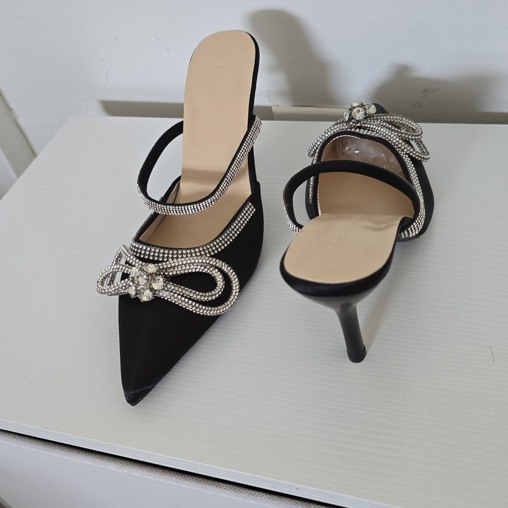 Elegant Black Stiletto Heels with Rhinestone Accents